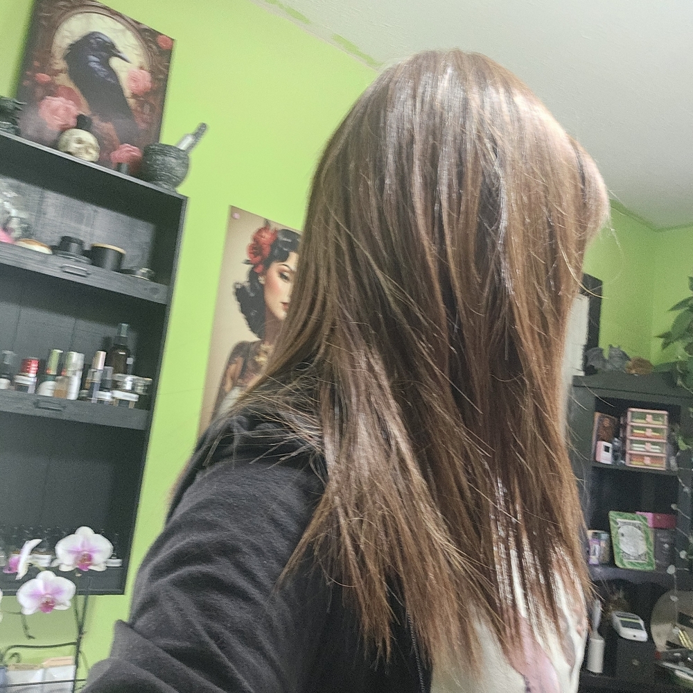 Belle Tress Straight Press 18 in chocolate with caramel